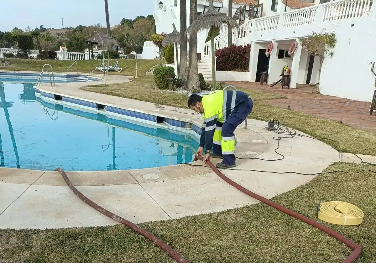Apartment owners on the Costa del Sol donate water from community pool to local council