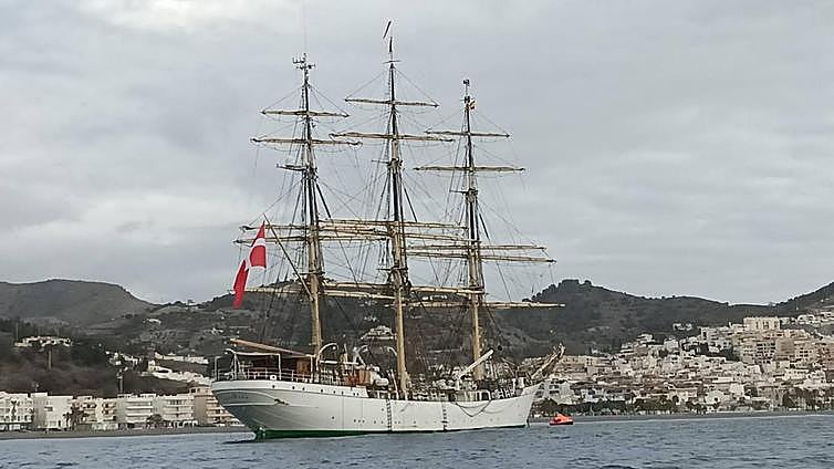 Danish training ship drops anchor in La Herradura bay