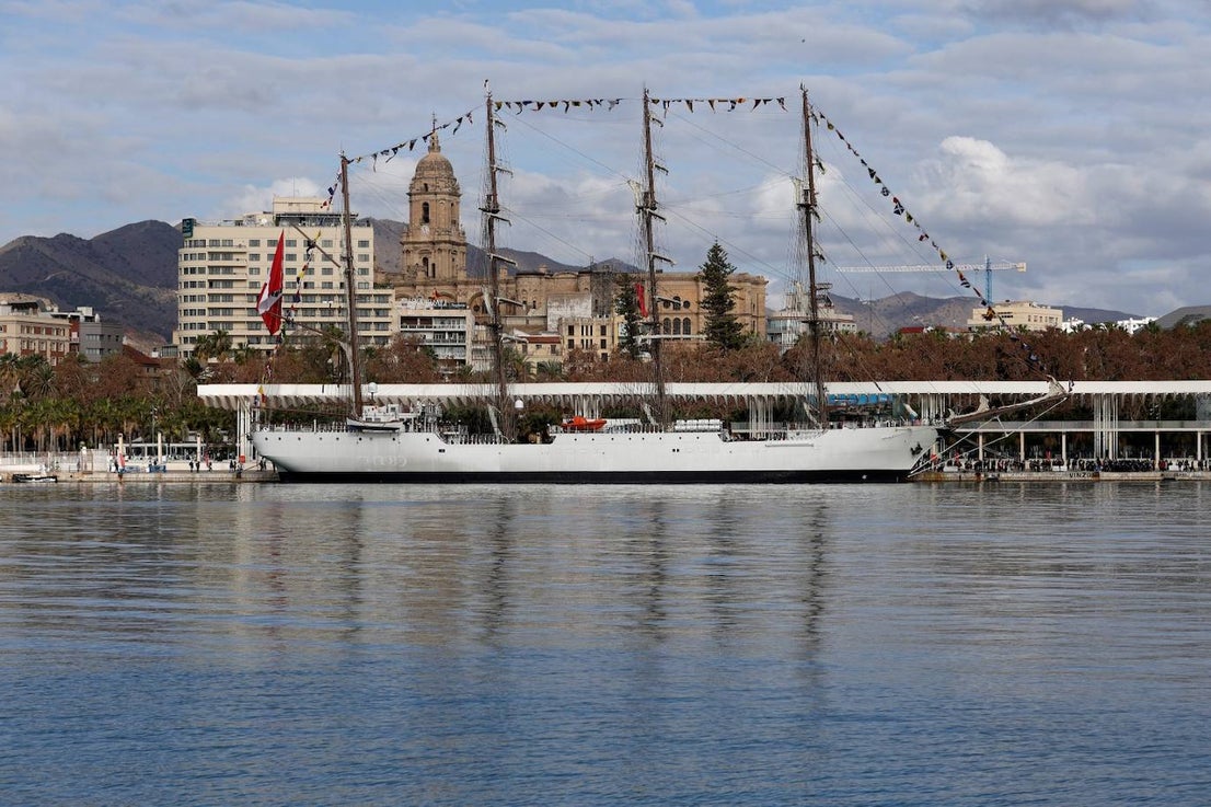 The pride of the Peruvian Navy sails into Malaga and opens its decks to the public, in pictures
