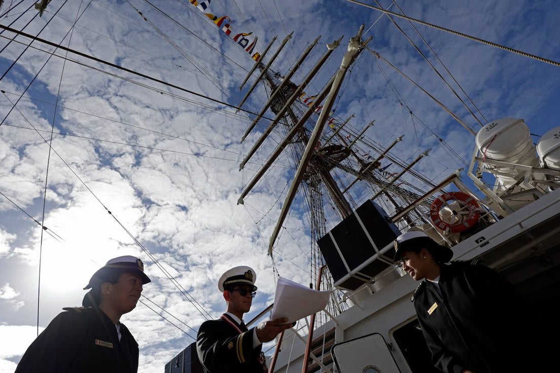 The pride of the Peruvian Navy sails into Malaga and opens its decks to the public, in pictures