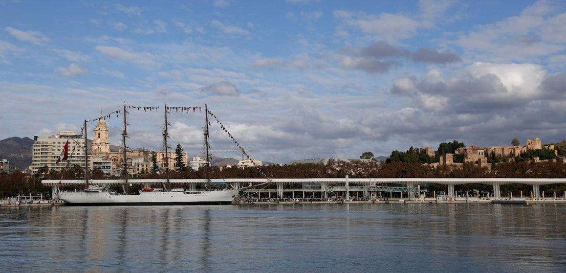 The pride of the Peruvian Navy sails into Malaga and opens its decks to the public, in pictures