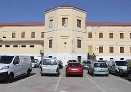 The building is located in the heart of Ronda’s historic area, and the outside space is currently used as a car park.