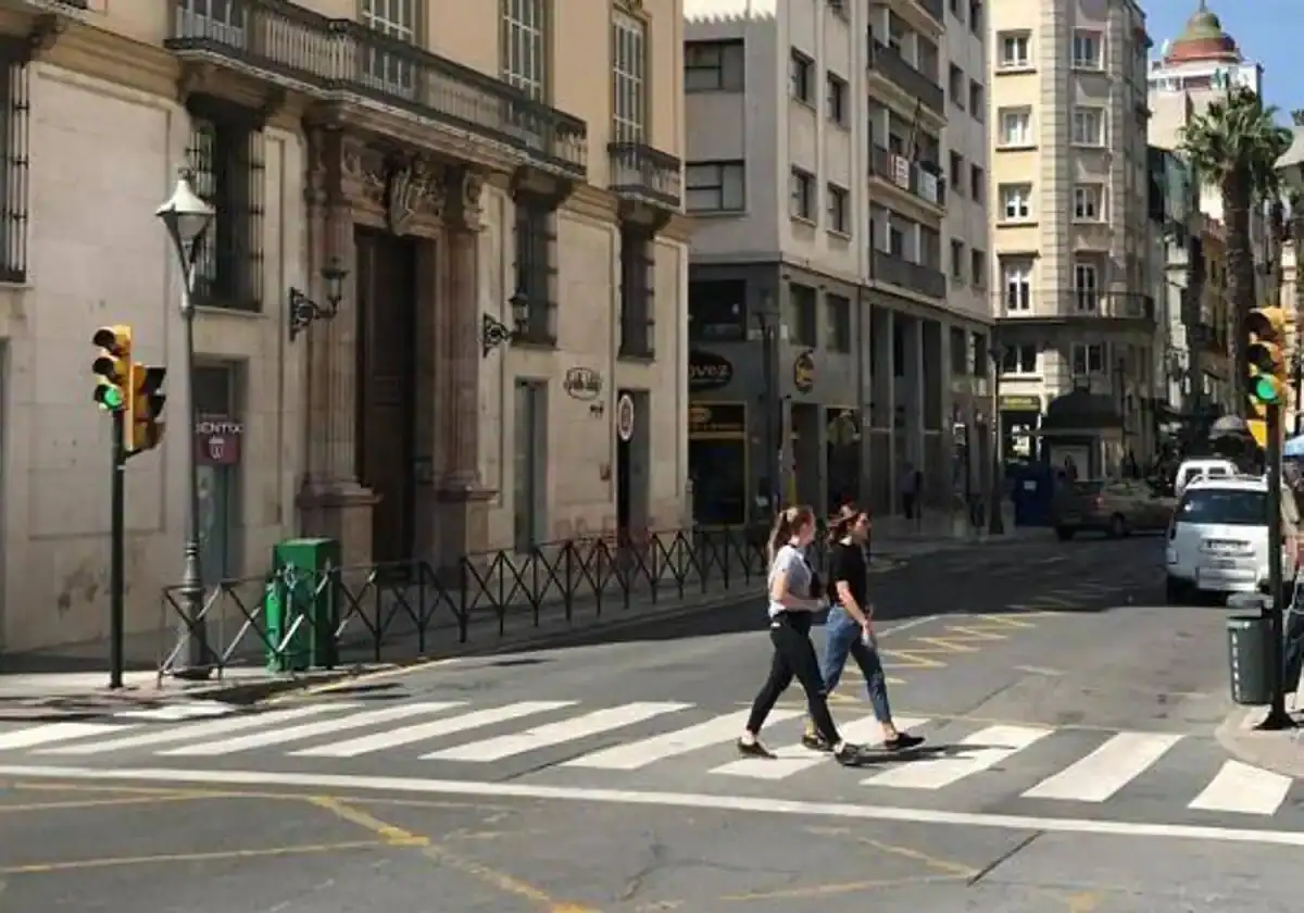 Pedestrians in Spain risk a fine of up to 200 euros if they do any of these things...
