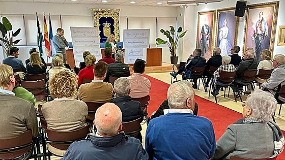 Fuengirola town hall meets with residents to discuss 1million euro remodelling works in their street