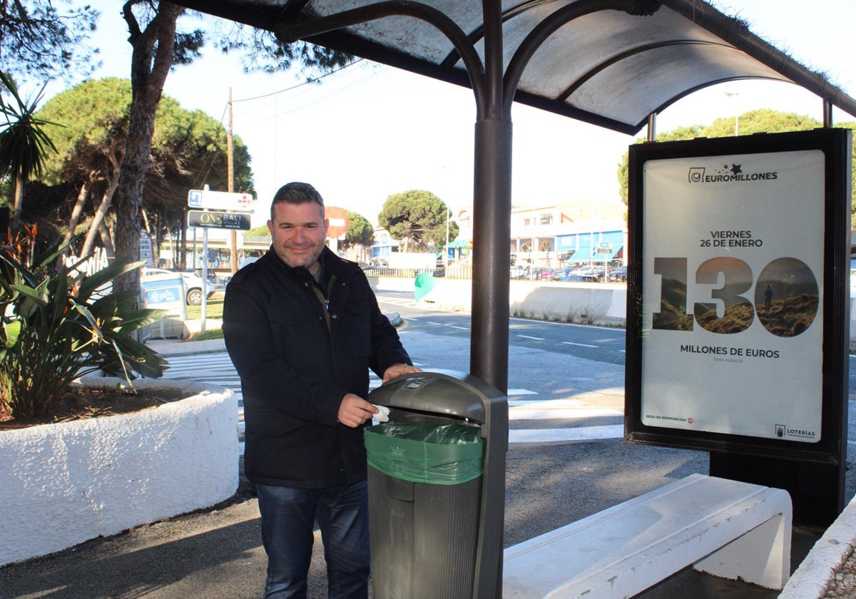 Mijas town hall rolls out new litter bins at bus stops along A-7 dual carriageway