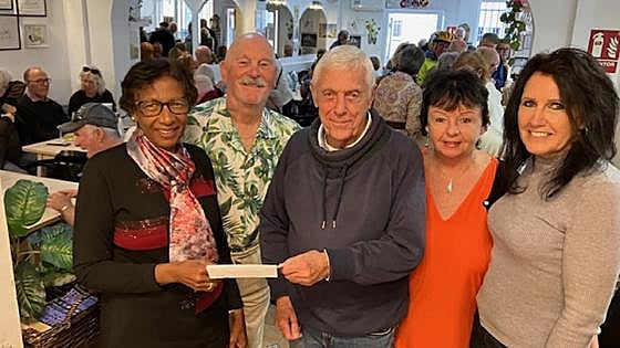 International club donates 500 euros to Nerja food bank