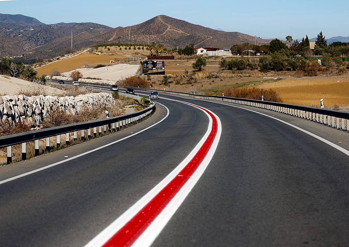 Imagen secundaria 1 - Work on the A-355 on Thursday afternoon.