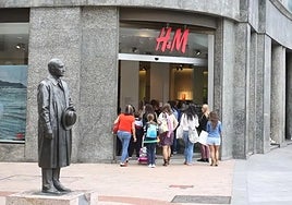 International fashion giant H&M to close 28 stores and axe 588 staff in Spain