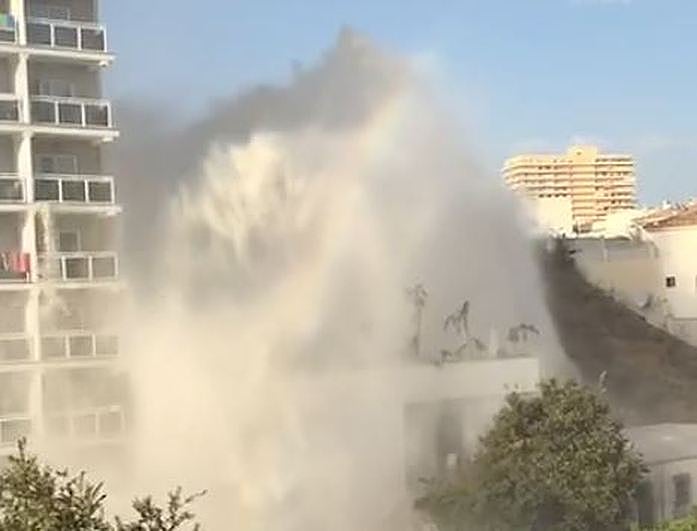 A break in the Costa del Sol's mains water supply pipe line as it passes through Benalmádena.