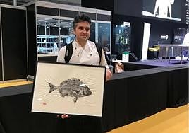 Juanjo Carmona collecting his prize.