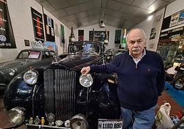 Joaquín Campos Ortega with his “royal” Packard.