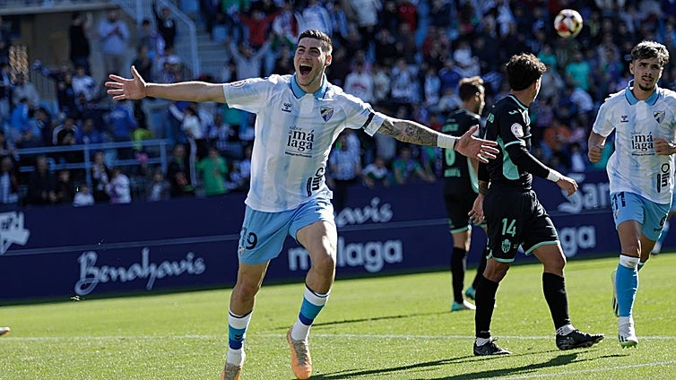 Roberto at the double to give Malaga CF an easy win
