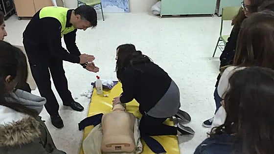 Two police officers spring into action to save life of six-year-old who was choking outside a restaurant in Benalmádena