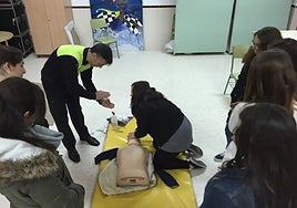 First aid classes given by the Benalmádena Local Police