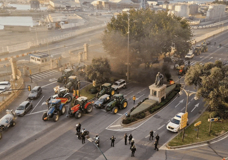The tractors blocking traffic in Malaga city.