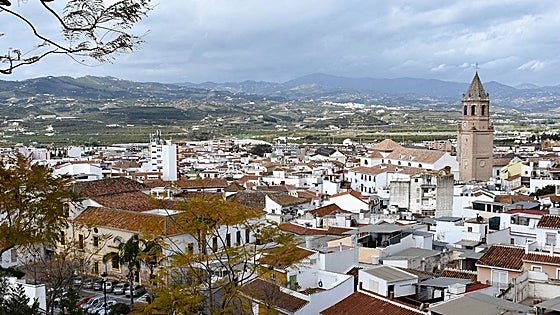 Axarquía town reinforces police presence following spate of burglaries in rural areas