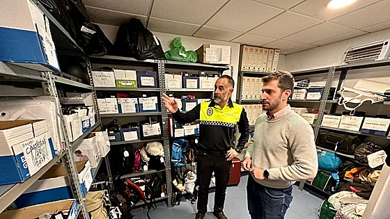 Fuengirola Local Police returned more than 600 lost items to their owners in 2023