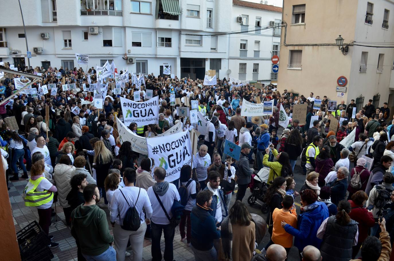 Thousands of residents take to the streets in Coín in bid to protect their water supply