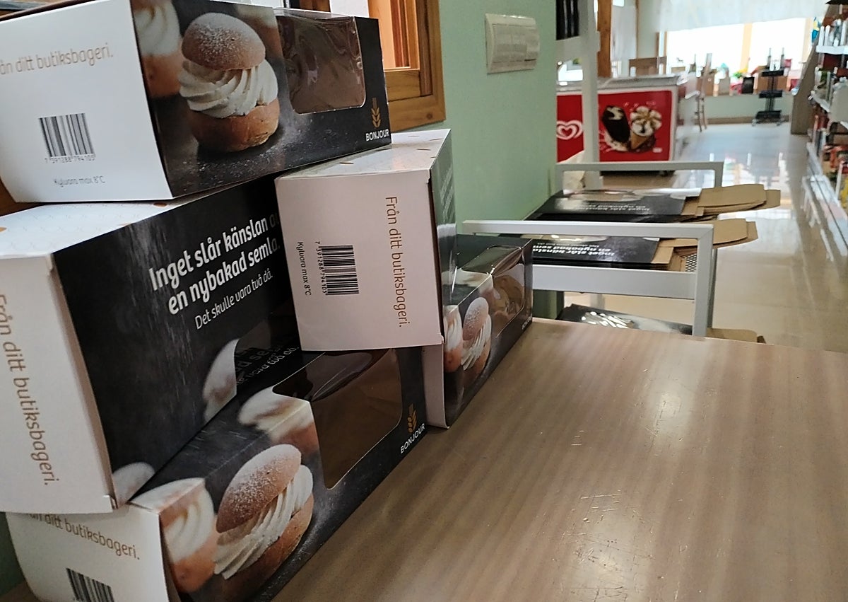 Imagen secundaria 1 - The Swedish version of the bun, at the shop and in the bakery in Nerja. 