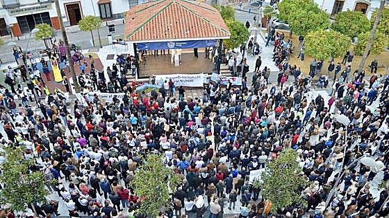 Thousands of residents take to the streets in Coín in bid to protect their water supply