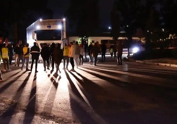 Bonfire barricade cuts off road access to major wholesale market on outskirts of Malaga