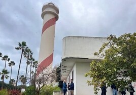 Mayor Ángeles Muñoz and councillor Diego López at the lighthouse on Monday.