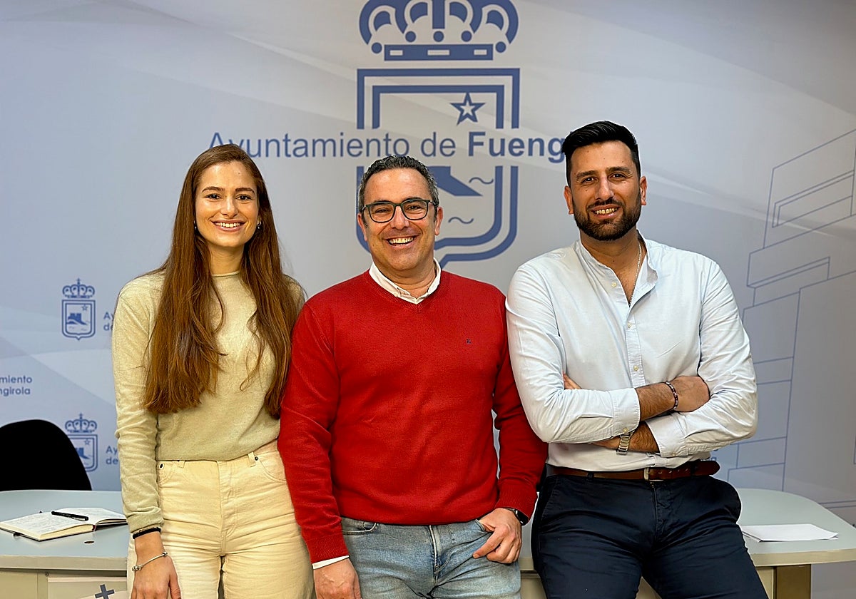 Councillor Romero (c) announces the employment positions.