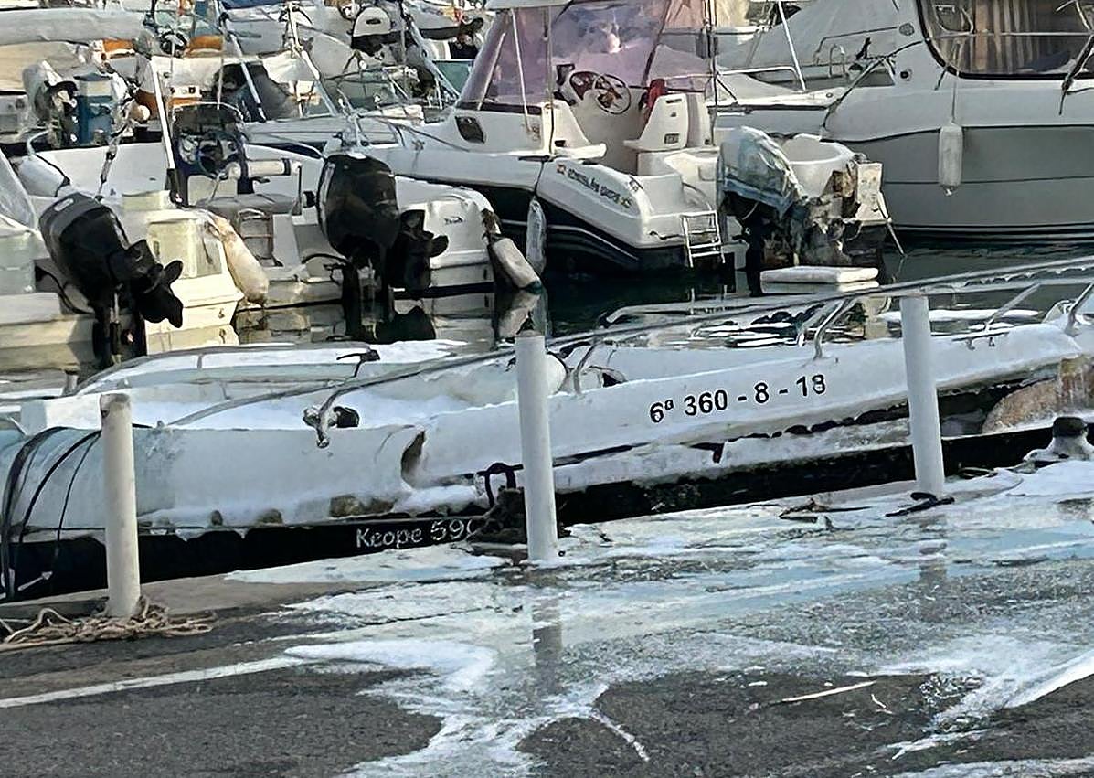 Imagen secundaria 1 - Two injured in gas explosion on boat in Costa del Sol marina
