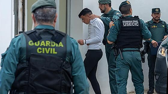 Spanish minister under fire over Guardia Civil drug boat deaths