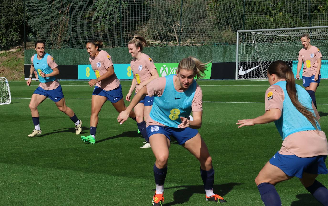 Lionesses train in Marbella - in pictures