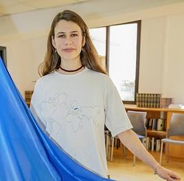 Romana Drach with her shirt that does not show Russia.