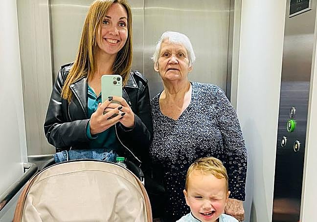 Anna with her son and her granny.