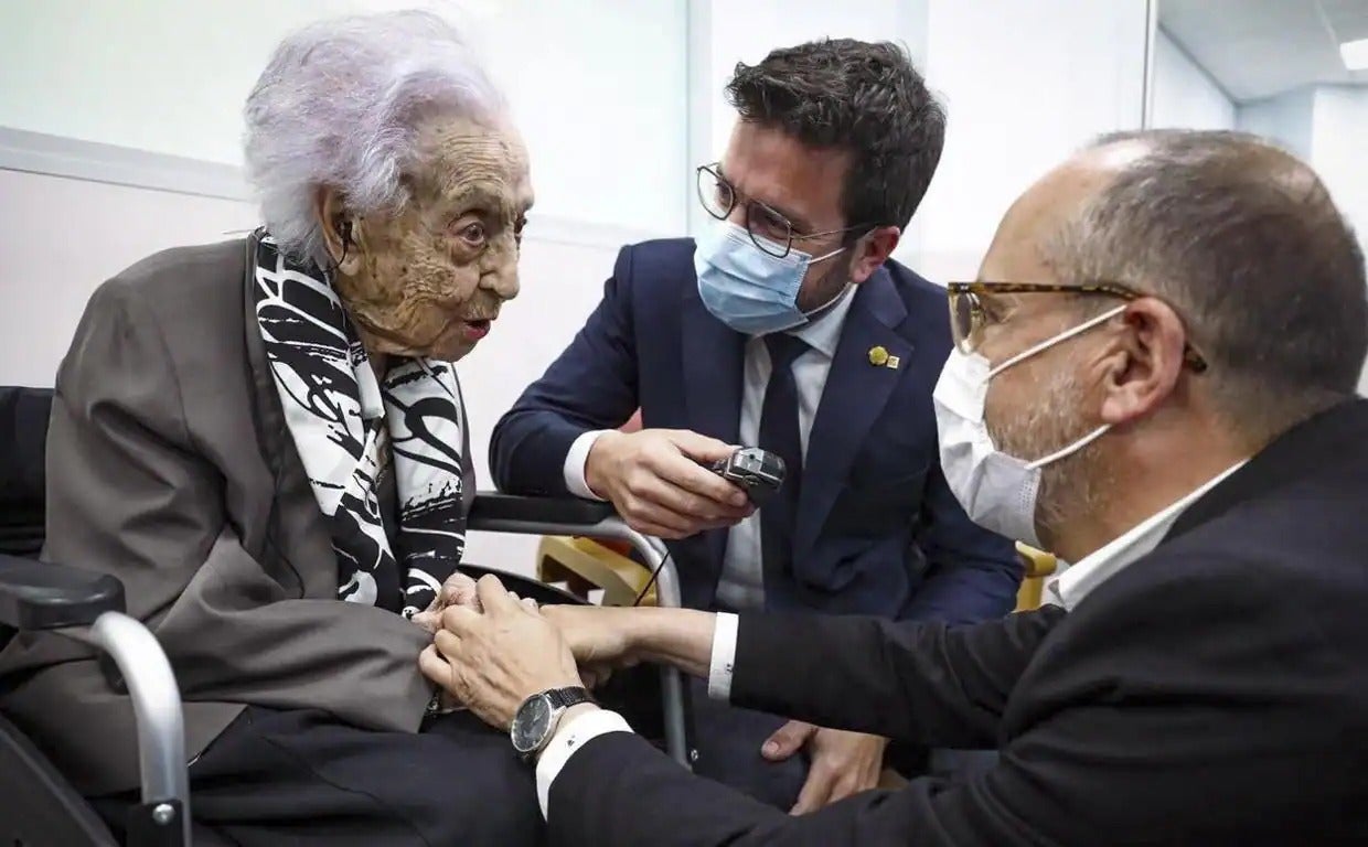 María Branyas with the president of the Generalitat, Pere Aragonès.