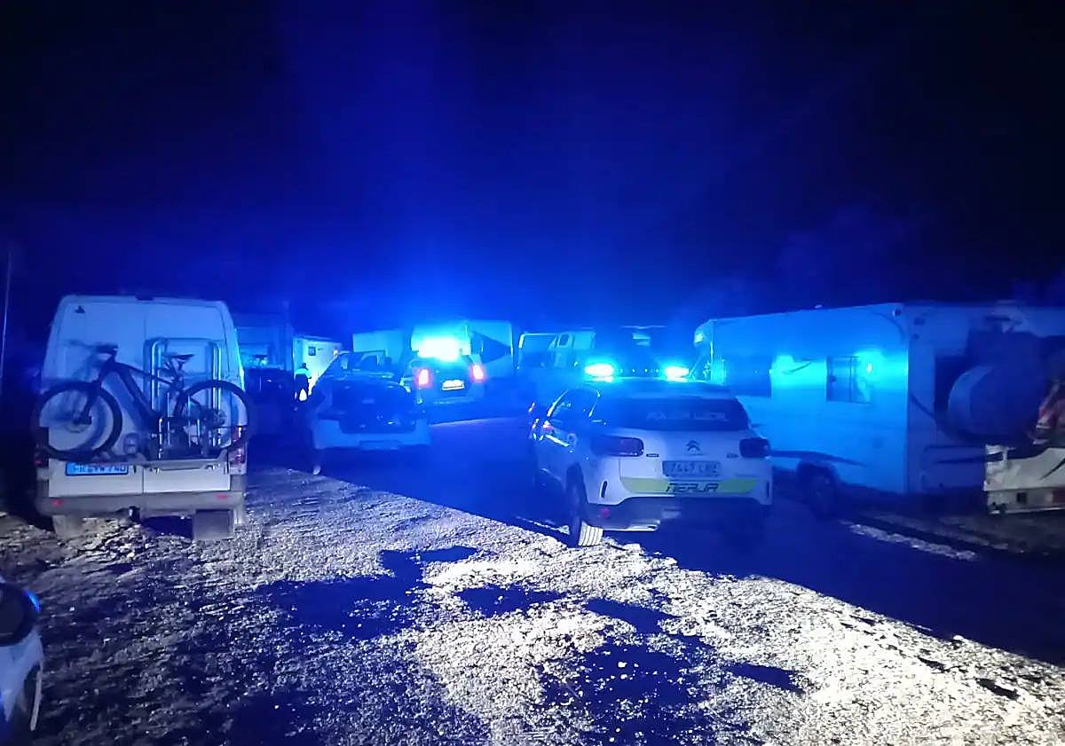 Imagen principal - Photos taken during Tuesday's eviction.