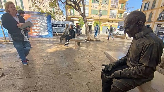 Famous statue of Picasso in Malaga square gets a new companion to prevent it being alone