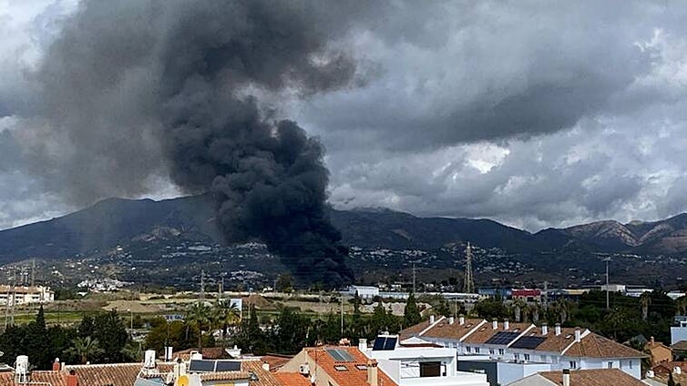 Evacuated Mijas residents allowed back home after industrial units destroyed by fire