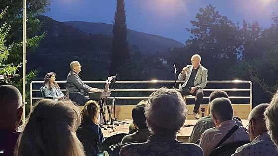 An American in Cajiz: David Beatty brings the music of Frank Sinatra to the Axarquía
