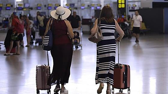 Spanish consumer rights group criticises extra charge imposed by easyJet and Transavia on some passengers