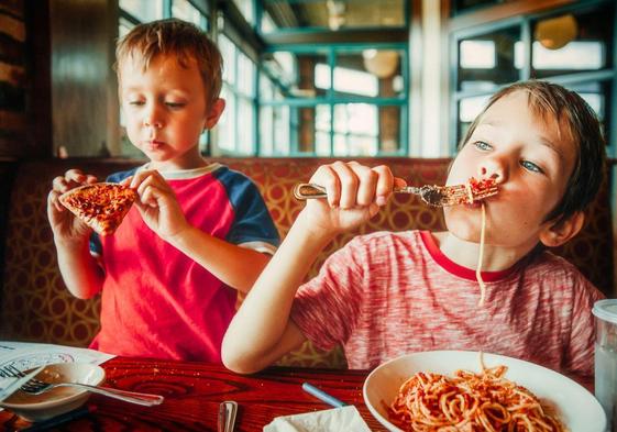 How to get children to behave in a restaurant (without resorting to mobile phones)