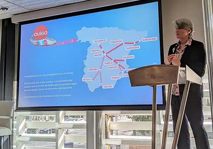 The director of Ouigo in Spain during the press conference.