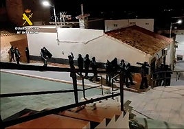 Image of the police operation.