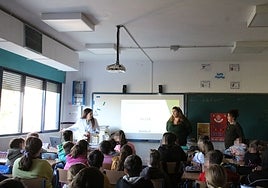 Children at one of the schools in Cártama attend the workshop.