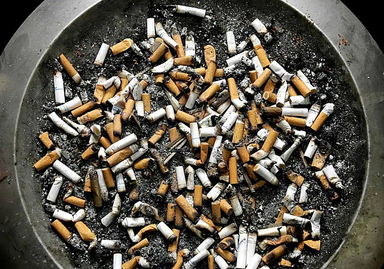 Banned from selling cigarettes to those born after 2006: is anyone brave enough to impose the most radical anti-smoking measure in Spain?
