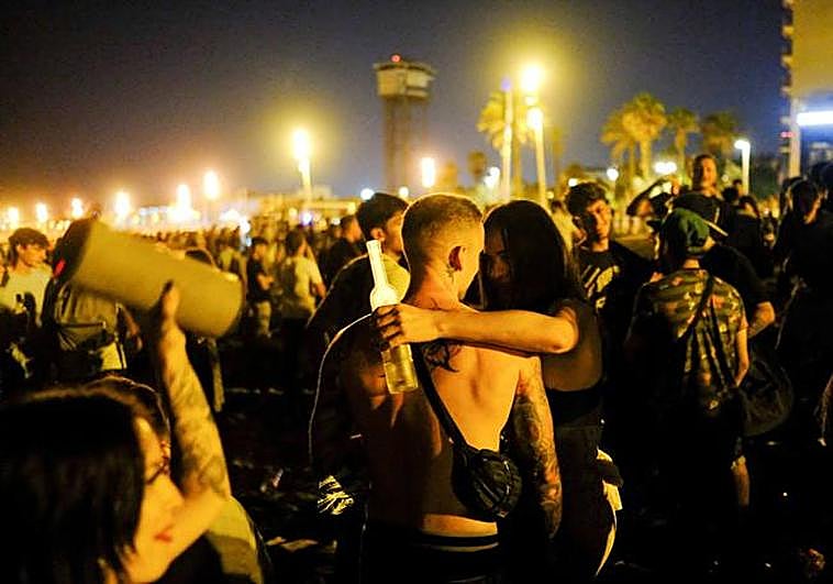 Hands off hospitality