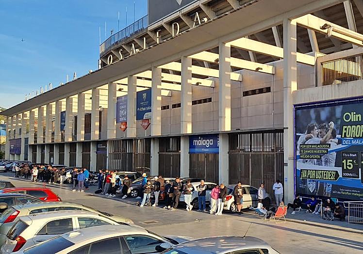 Picture of the queue before the shop opened at around 8.30 am.