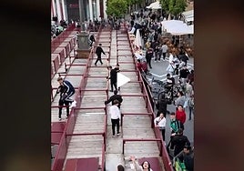 Hundreds search for money inside hidden envelopes in Andalucía in new viral TikTok challenge