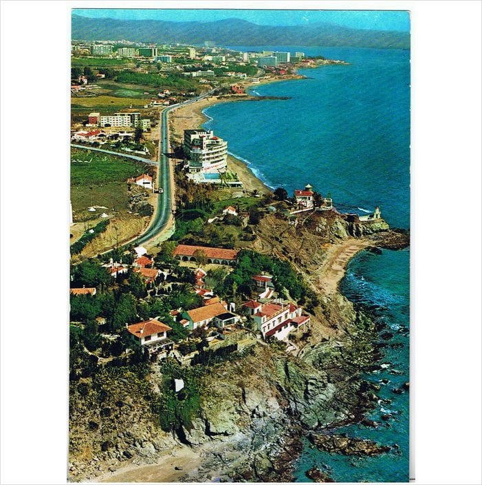 The Fiestas family estate was made up of a complez of buildings and bungalows with access to a private beach which were rented out to exclusive guests such as Brando.