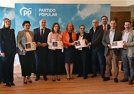 Navarro with Costa del Sol mayors presenting the existing document.