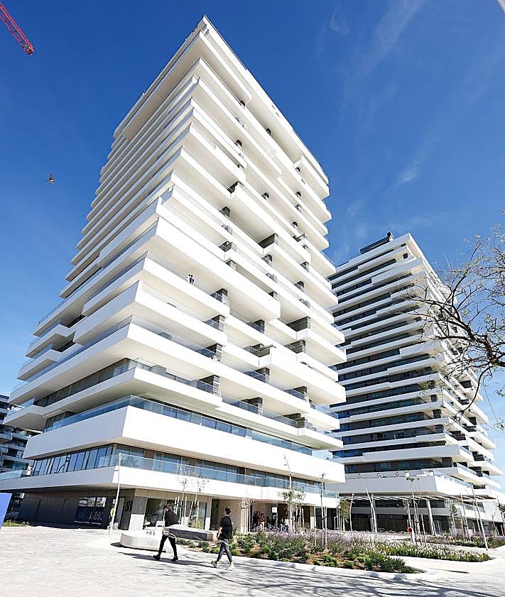 Imagen secundaria 2 - Take a peek inside as eye-watering price of two 'jewel in the crown' sea-facing penthouses in Malaga city is revealed