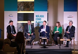 Álvaro Real, Manuel Cardeña, Penélope López and José Mª García Urbano at the round table moderated by Chus Heredia (centre), yesterday.